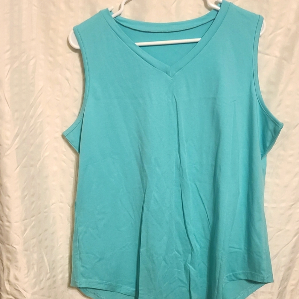 NWOT sleeveless tank with stretch